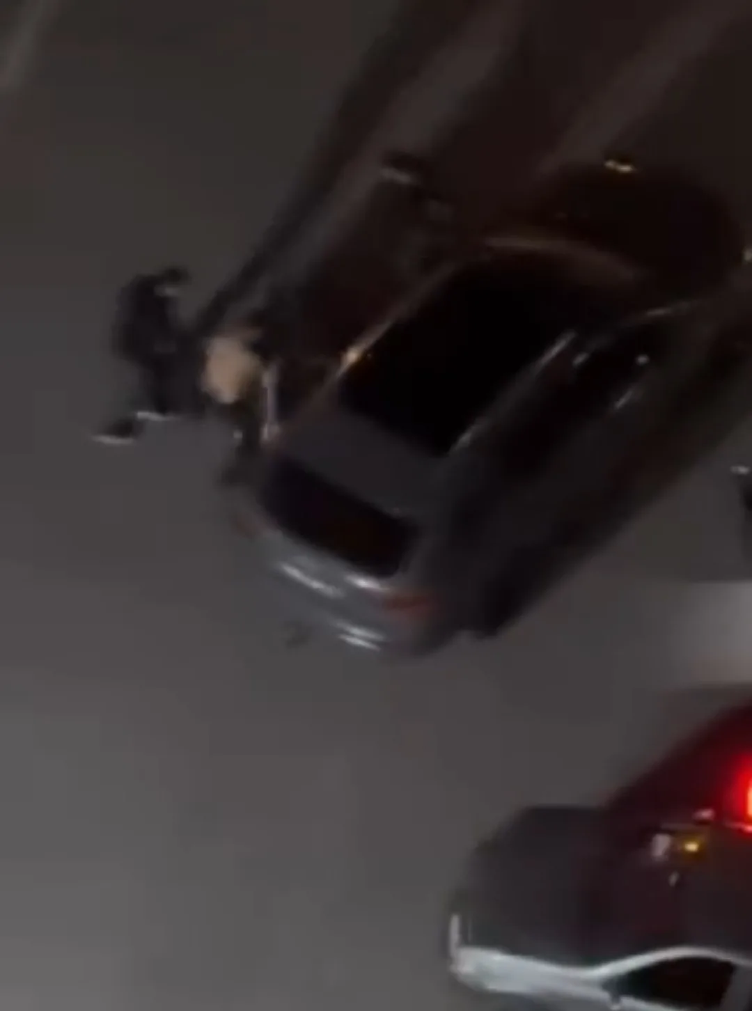 Adana’da komşular arasında yumruk ve tekmelerin havada uçuştuğu kavga, cep