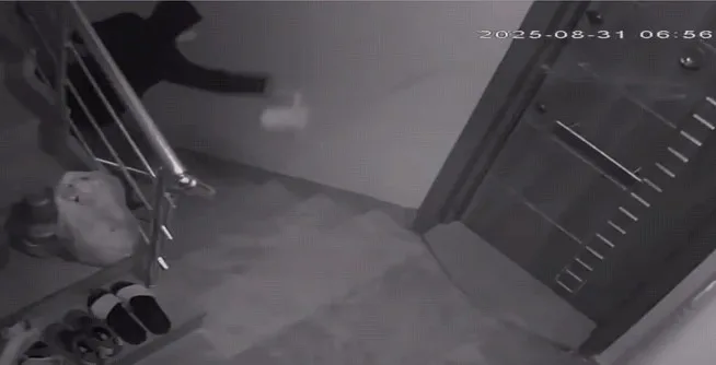 Bursa’nın İnegöl ilçesinde bir kişi, üst komşularını yaptığı davranışlarla hayatından