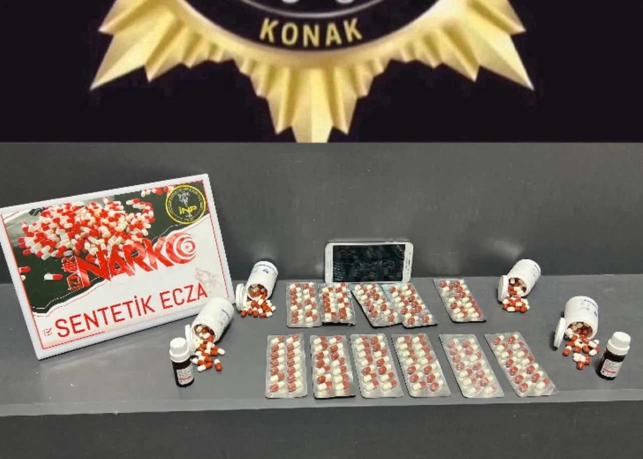 İzmir’in Konak ilçesinde, Narko Alan ekiplerince 11 adrese düzenlenen eş