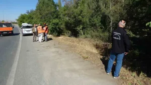 Malatya’nın Yeşilyurt ilçesinde sürücüsünün direksiyon hakimiyetini kaybettiği otomobil yaklaşık 50