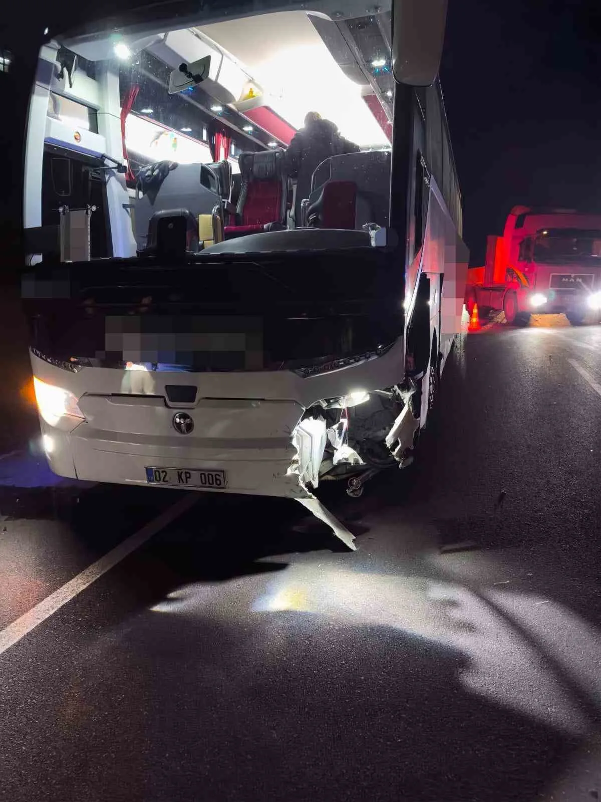 Isparta’nın Şarkikaraağaç ilçesinde kontrolden çıkan otomobilin karşı şeride geçerek yolcu