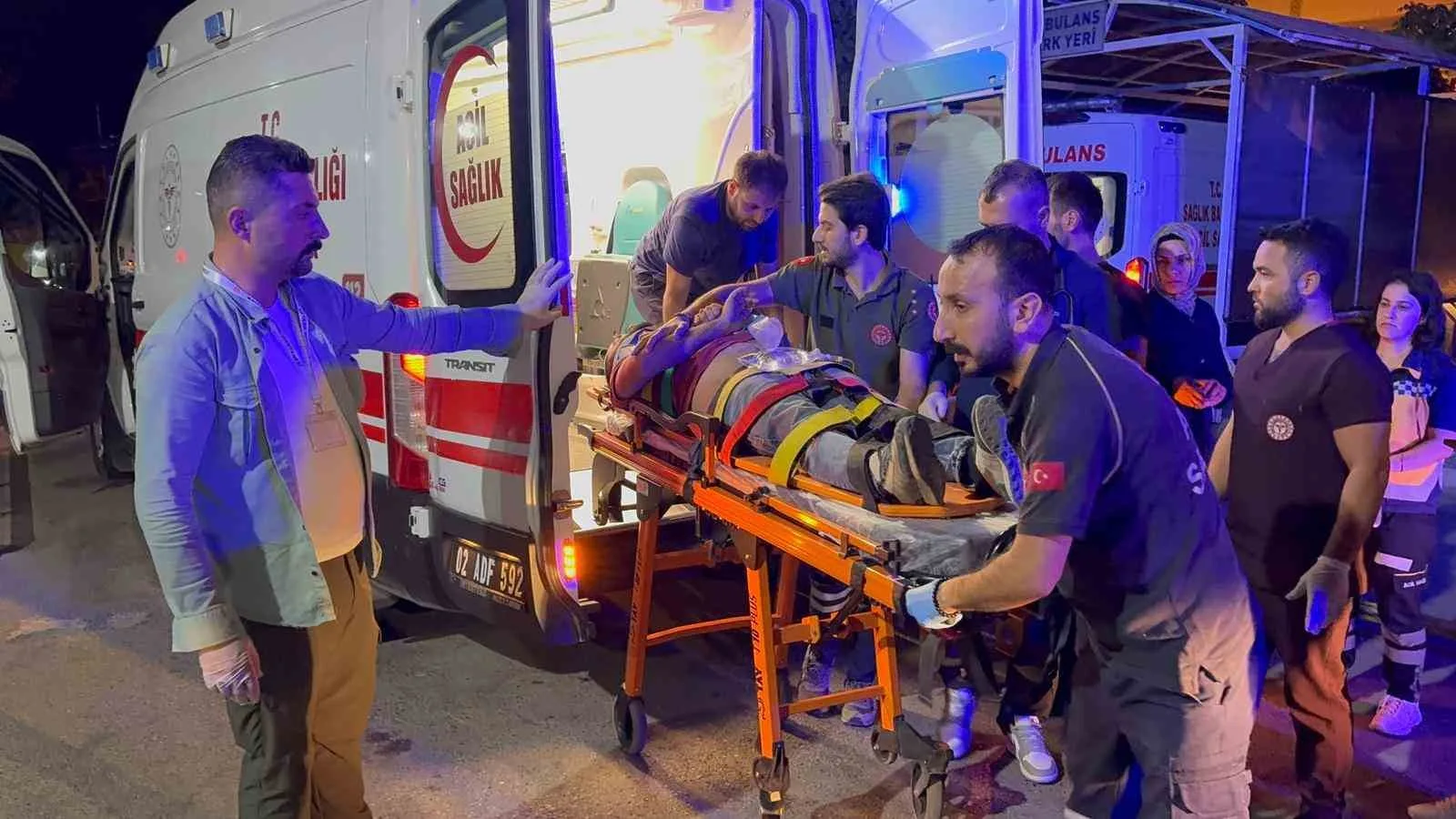 Adıyaman-Kahta Karayolu Samsat yol ayrımında, sürücünün direksiyon hakimiyetini kaybettiği otomobil,