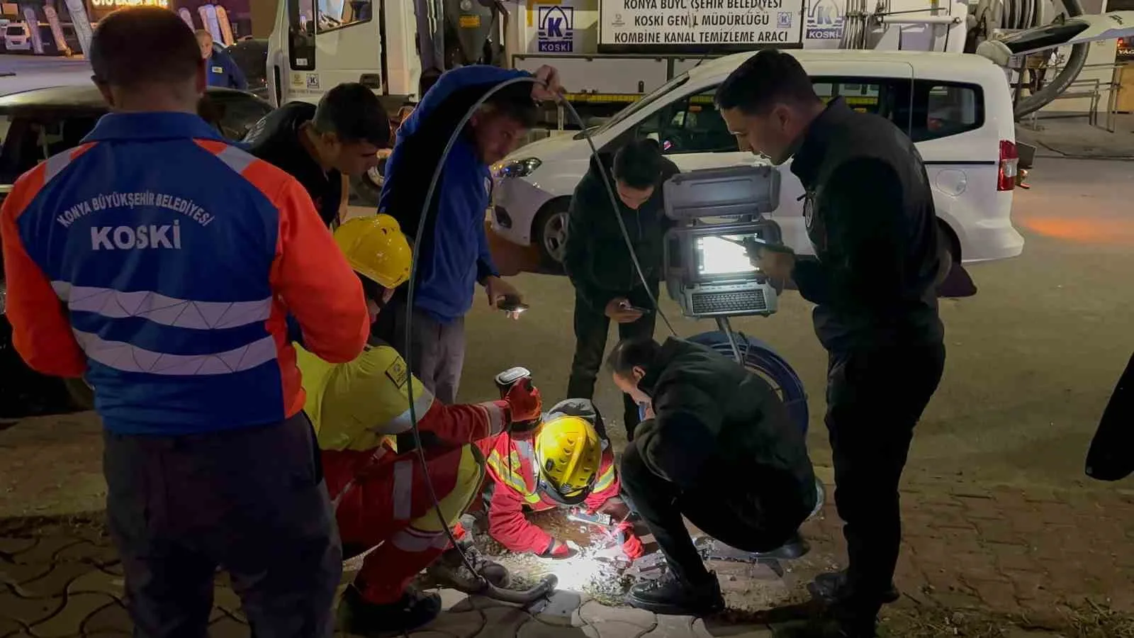 KONYA (İHA) – Konya’da kanalizasyon borusuna düşerek mahsur kalan köpek,