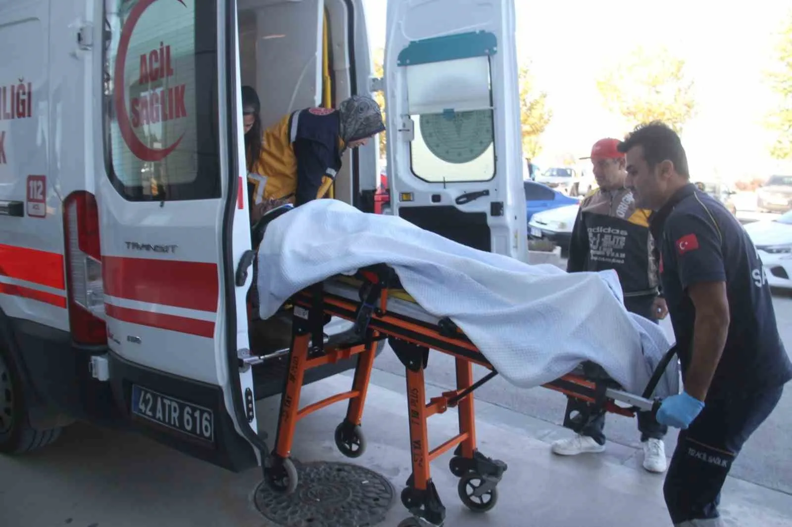 Konya’nın Beyşehir ilçesinde inşaat halindeki binadan düşen işçi yaralandı. Olay,