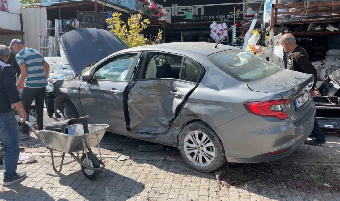 Konya’da sürücüsünün direksiyon hakimiyetini kaybettiği otomobil önce ağaca, sonra park