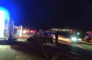 Konya’nın Kulu ilçesinde yolcu otobüsü ile otomobilin çarpışması sonucu meydana
