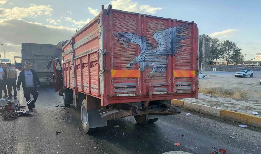 Konya’nın Karapınar ilçesinde 3 aracın karıştığı zincirleme trafik kazasında 2