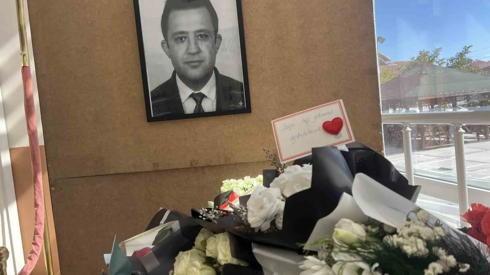 Konya’da aracıyla kırmızı ışıkta beklerken, arkadan son sürat gelen otomobilin