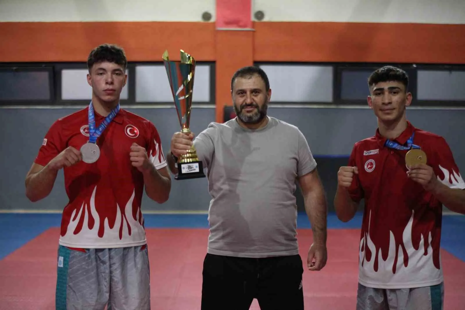 Konyalı şampiyon milli kick boksçular Emircan Abdullah Beserek ve Kazım