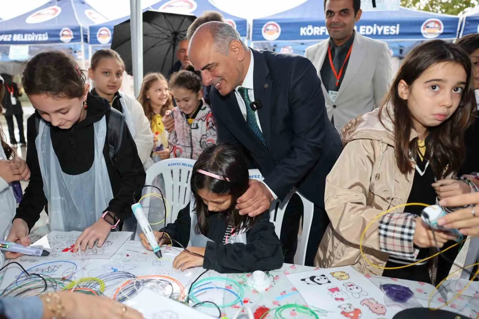 Kocaeli’nin Körfez ilçesinde öğrenciler, düzenlenen “Bilim Şenliği”nde projelerini sergiledi. İlçe