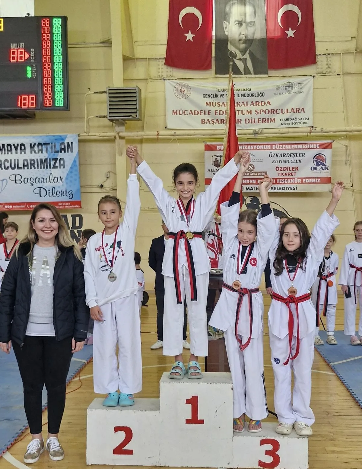 Körfez Gençlerbirliği Spor Kulübü sporcuları, Tekirdağ’da düzenlenen Tekvando Balkan Kupası