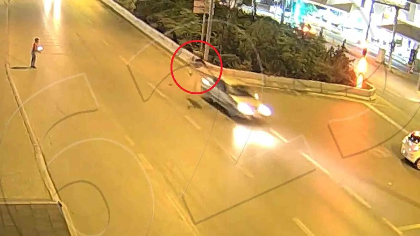 Kırıkkale’de koşarak yolun karşısına geçmeye çalışan şahıs, otomobilin çarpmasıyla metrelerce