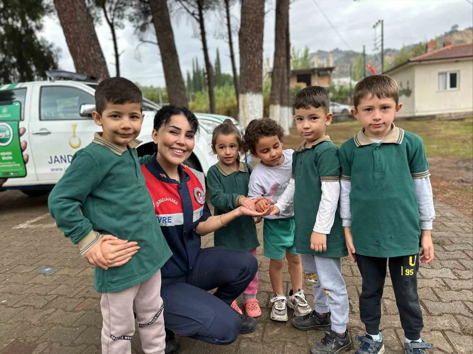 Aydın’ın Köşk ilçesinde jandarma ekipleri tarafından ilkokul öğrencilerine doğa ve