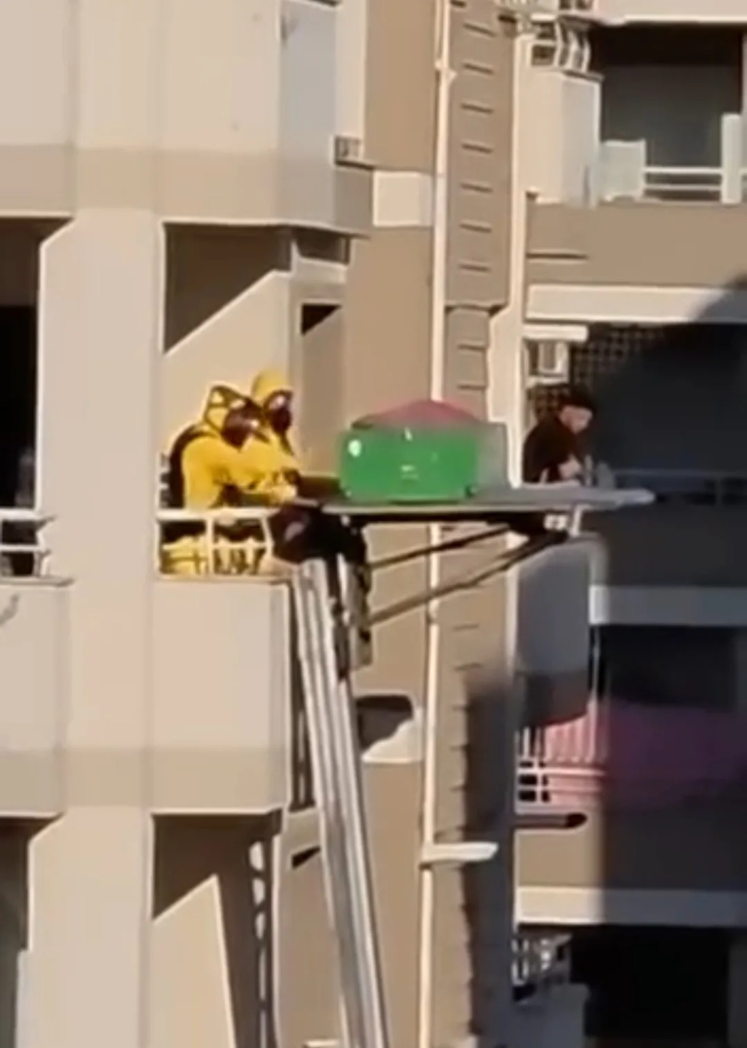 Adana’da yalnız yaşayan 73 yaşındaki şahıs, komşularının kötü koku ihbarı