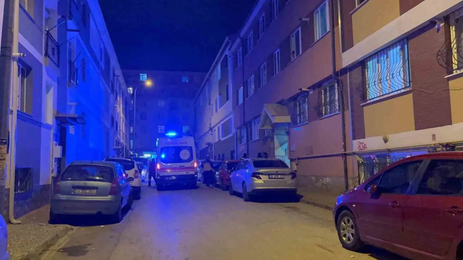 Eskişehir’de evinde yalnız yaşayan yaşlı adamın dairesinden kötü koku geldiği