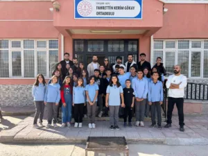 Eskişehir’de Kucak Dolusu Hayaller Projesi kapsamında ilçede bulunan ortaokul öğrencileri