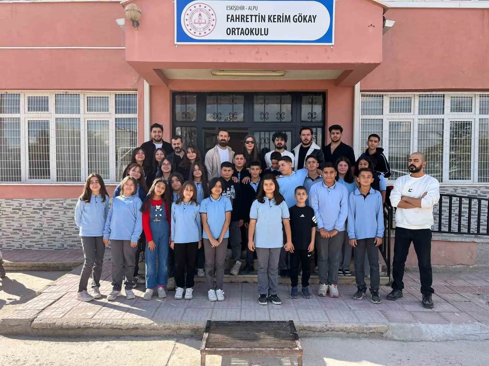 Eskişehir’de Kucak Dolusu Hayaller Projesi kapsamında ilçede bulunan ortaokul öğrencileri