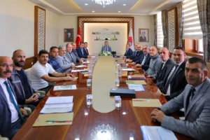 Bayburt’ta Köylerin Alt Yapısının Desteklenmesi Projesi (KÖYDES) kapsamında yürütülen yol,