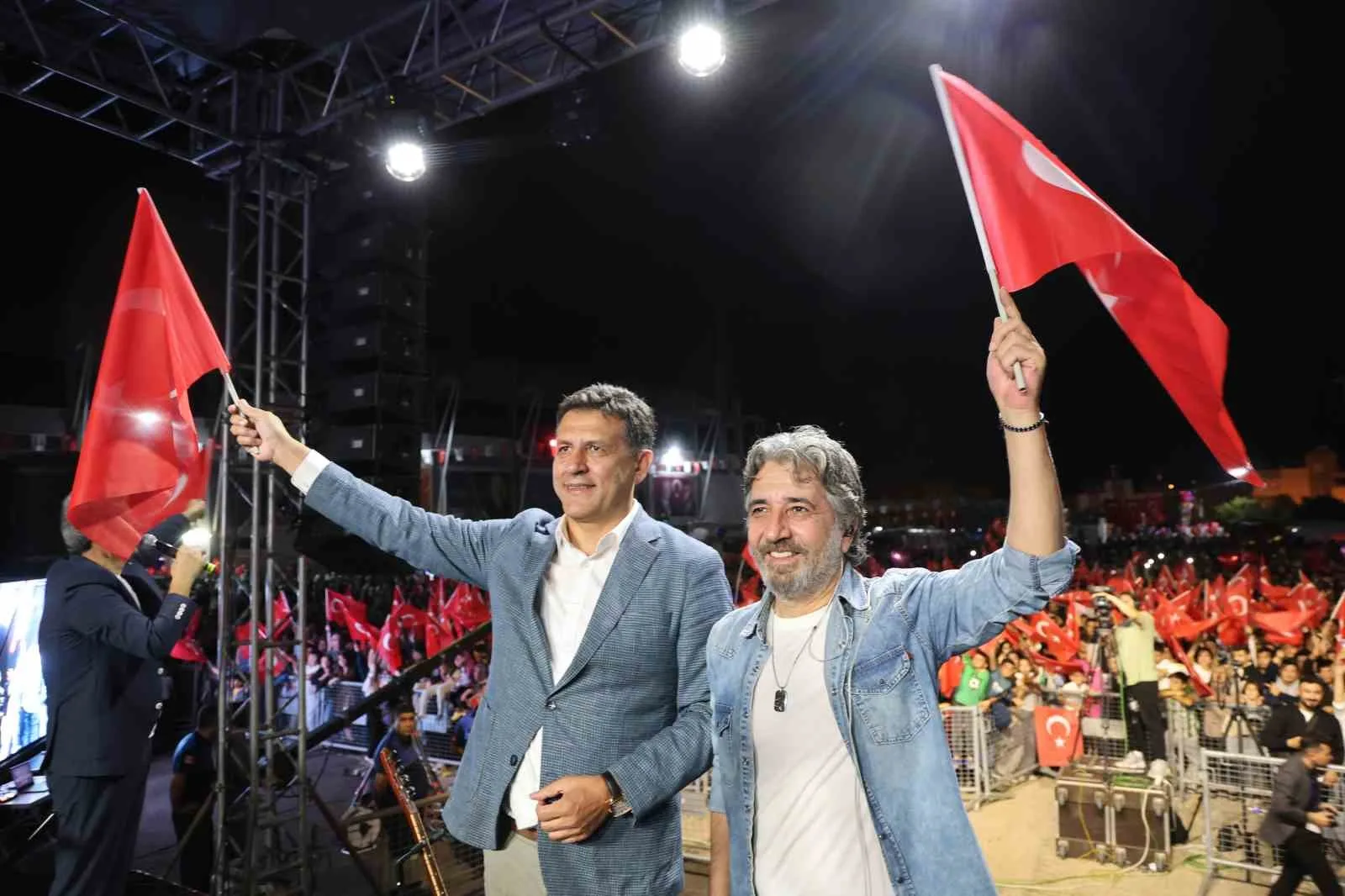 Adana’nın Kozan ilçesinde düzenlenen 9. İsmet Atlı Karakucak Güreşleri ve