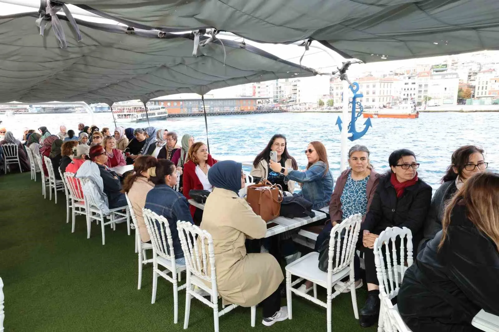 Küçükçekmeceli kadınlar, Küçükçekmece Belediyesi tarafından düzenlenen Boğaz turlarıyla eşsiz Boğaz