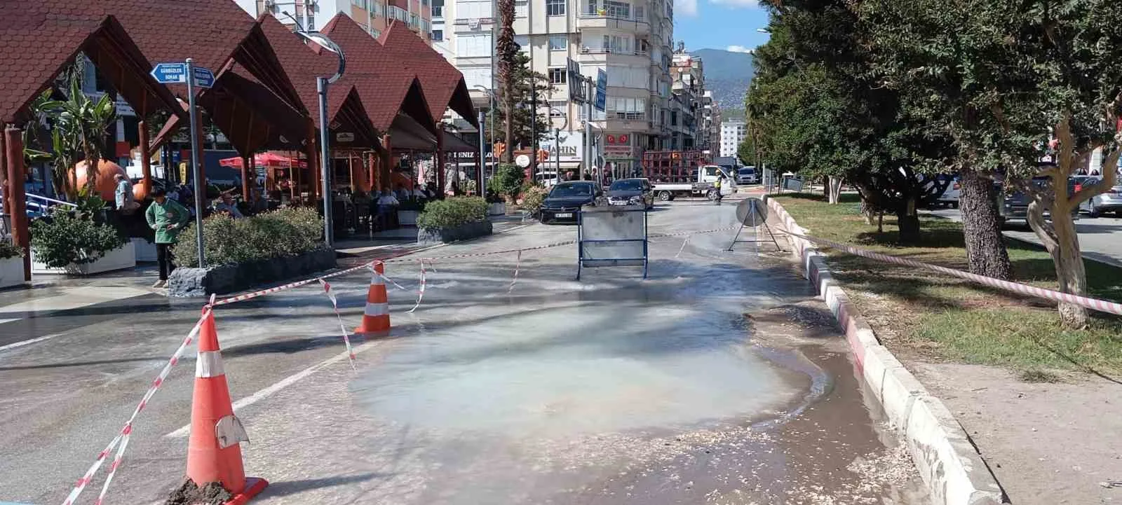 Antalya’nın Kumluca ilçesine bağlı Meydan Mahallesinde içme suyu borusu son