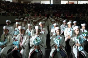 Erzincan’da Kur’an kurslarında Kur’an-ı Kerim’i ezberleyen 75 erkek, 88’i kız