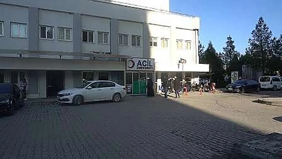 Siirt’in Kurtalan ilçesinde sürücüsünün direksiyon hakimiyetini kaybettiği motosikletin devrilmesi sonucu