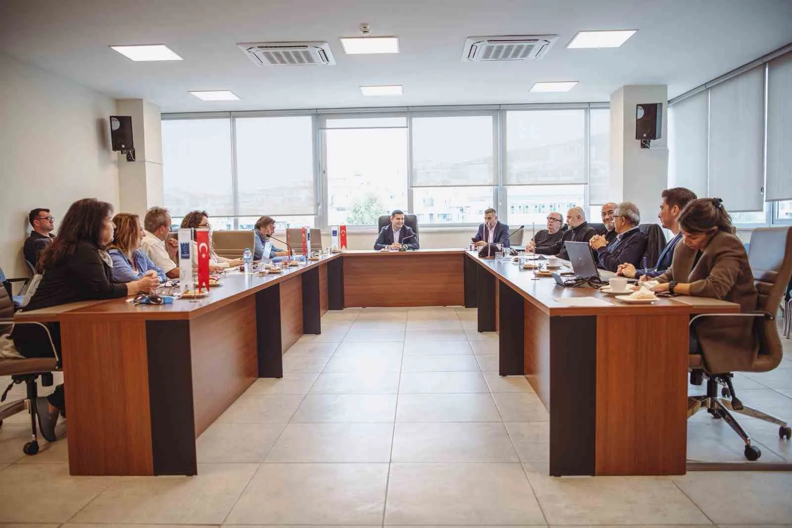 Kuşadası Belediyesi mevcut otogar alanında ödüllü bir mimari projeyle kente