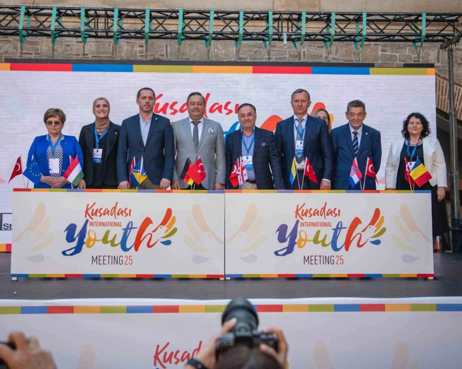 Kuşadası Belediyesi tarafından düzenlenen ‘Kuşadası Uluslararası Kardeş Şehirler Gençlik Toplantısı’