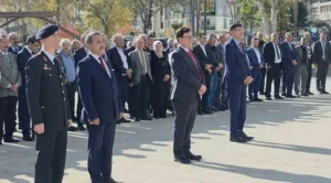 Kütahya’da 19 Ekim Muhtarlar Günü dolayısıyla Zafer Meydanı’nda tören düzenlendi.