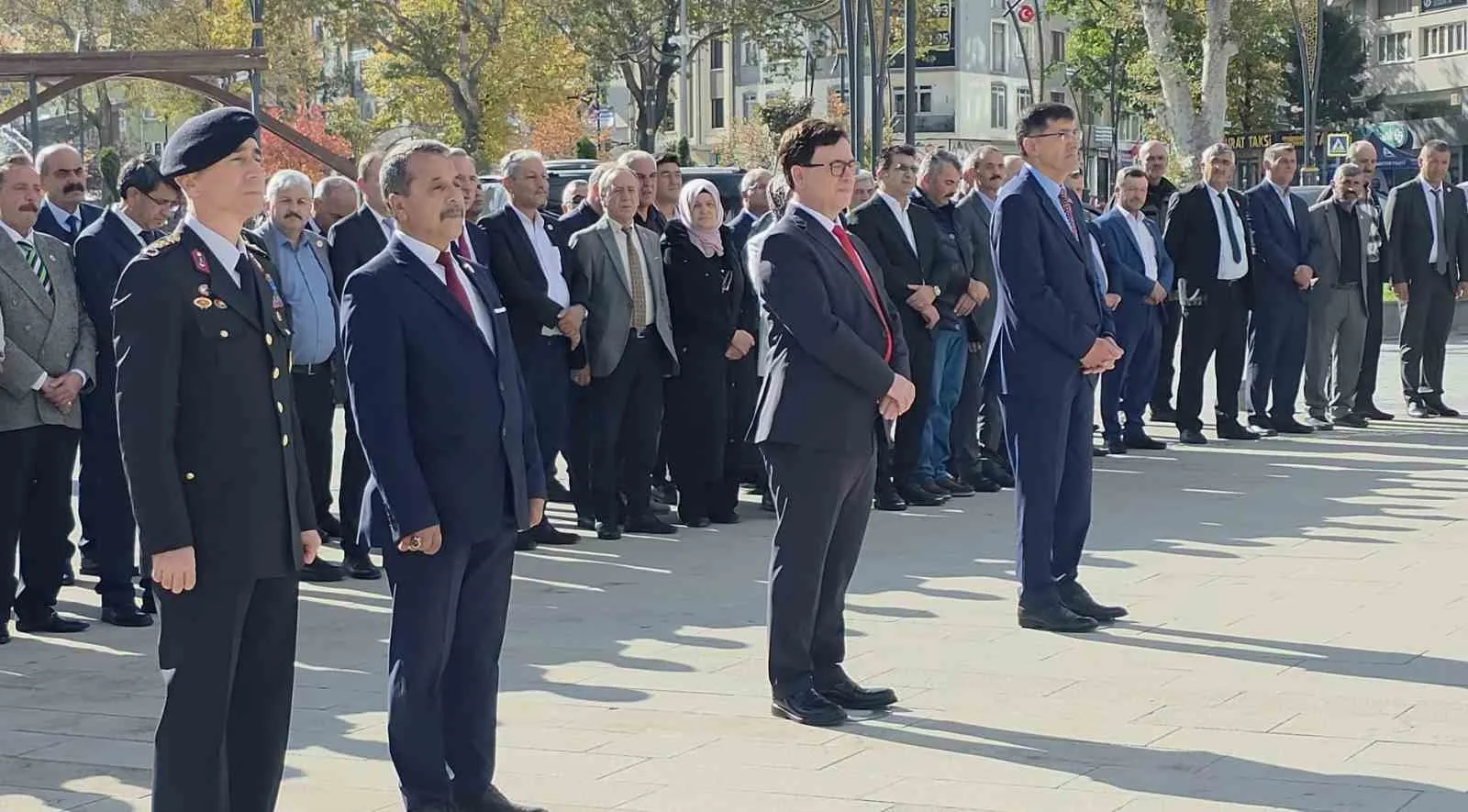 Kütahya’da 19 Ekim Muhtarlar Günü dolayısıyla Zafer Meydanı’nda tören düzenlendi.