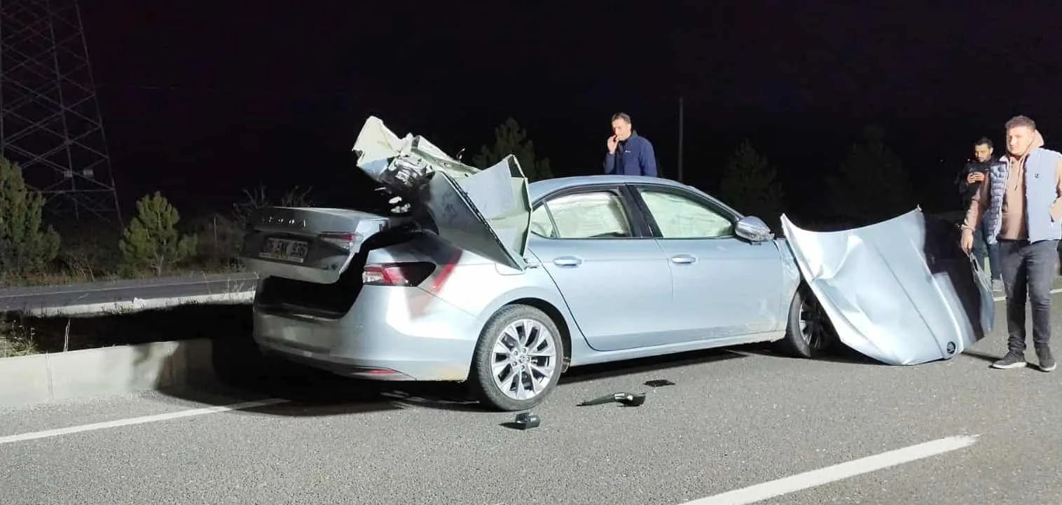 Kütahya’da otomobil ile kamyonun çarpışması sonucu meydana gelen trafik kazasında
