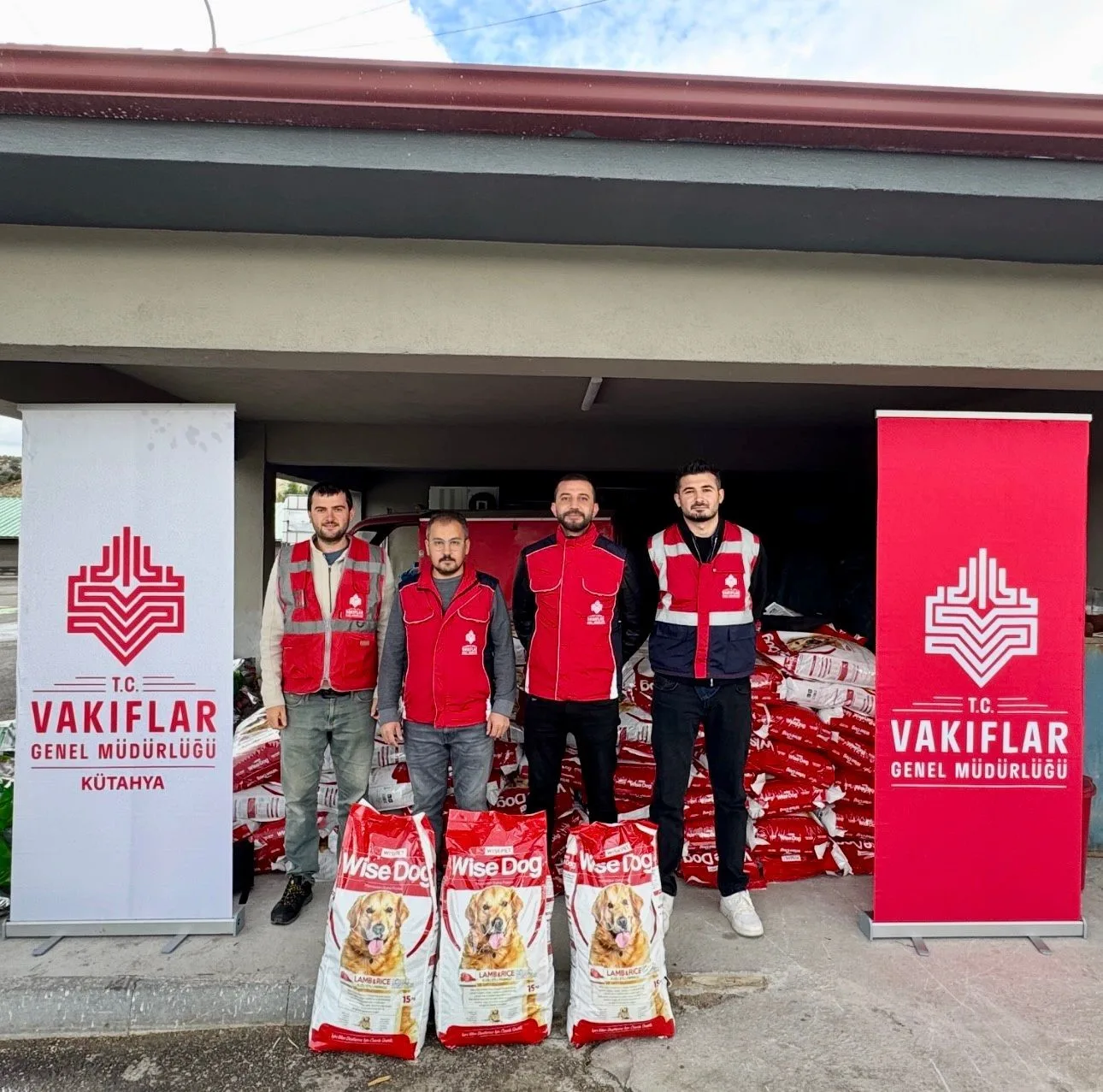 Kütahya Vakıflar Bölge Müdürlüğü, Dünya Hayvanları Koruma Günü dolayısıyla sahipsiz