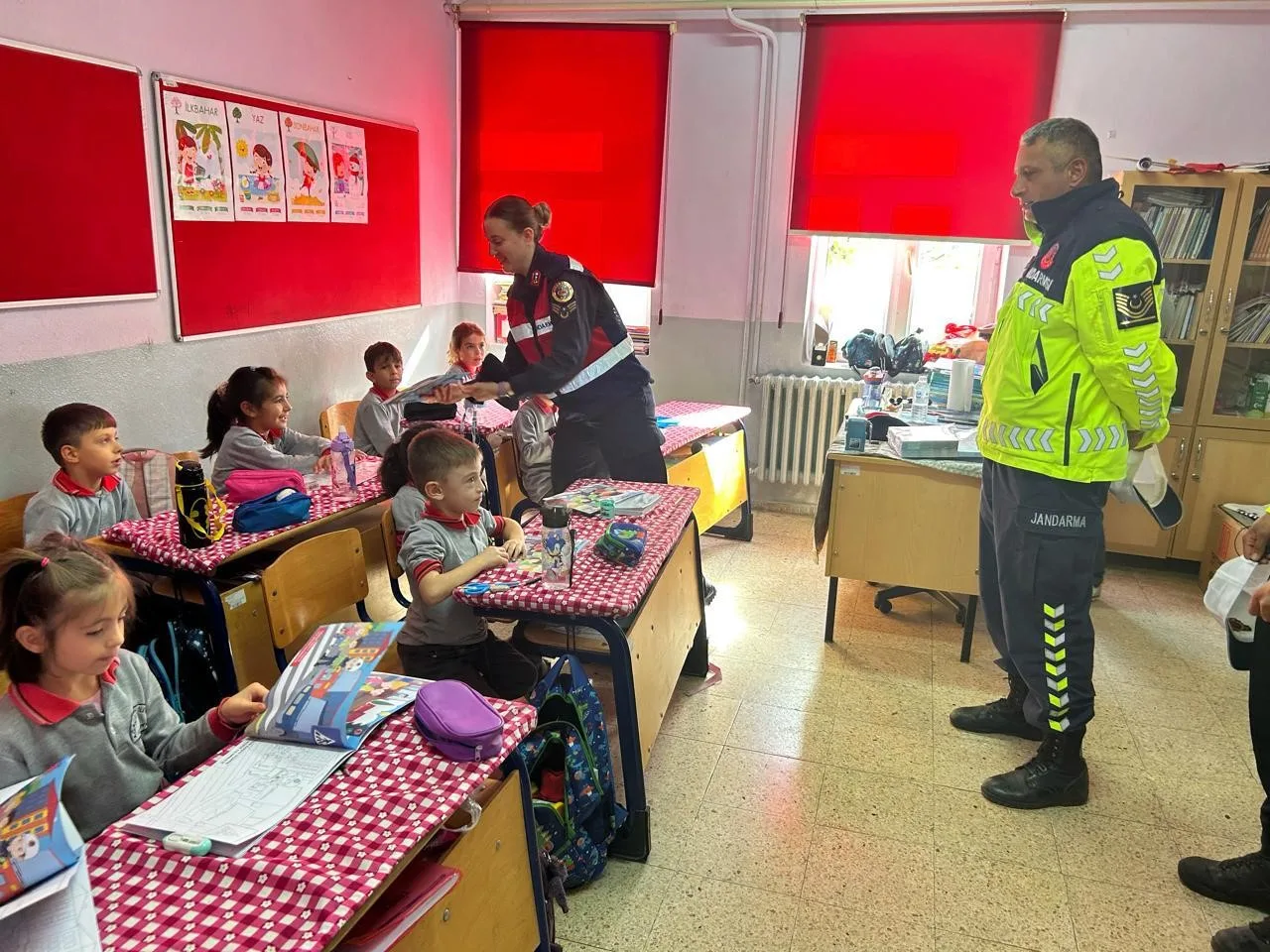 Kütahya İl Jandarma Komutanlığı tarafından “Güvenli Okul Güvenli Gelecek” projesi