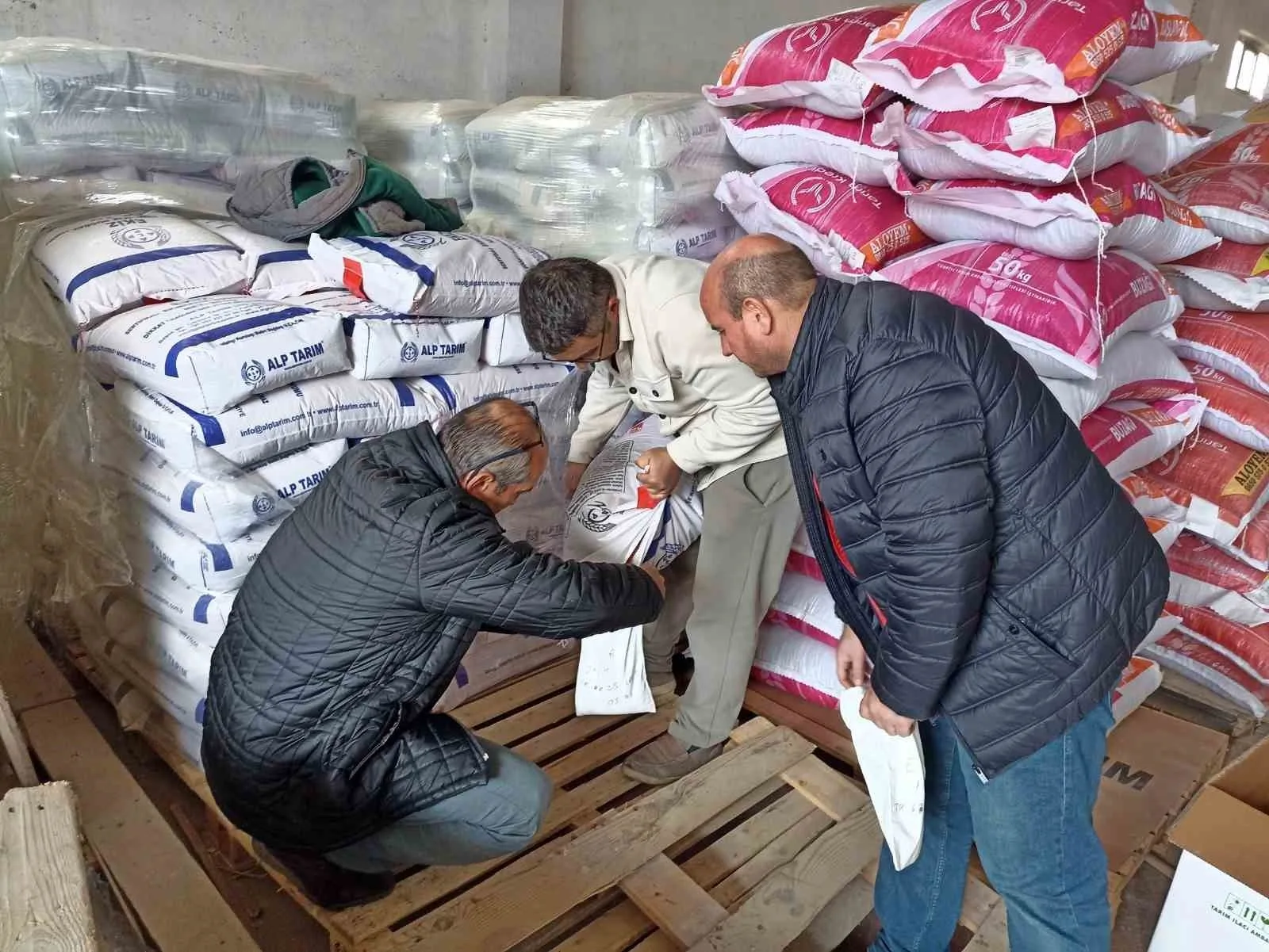 Kütahya İl Tarım ve Orman Müdürlüğü personelleri tarafından hububat ekimi