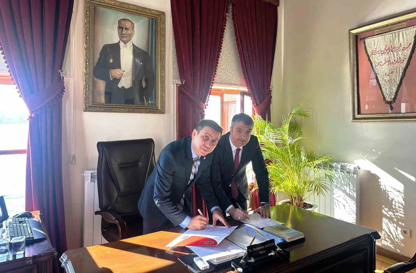 Kütahya Aysel-Selahattin Erkasap Sosyal Bilimler Lisesi ile İstanbul Kabataş Erkek