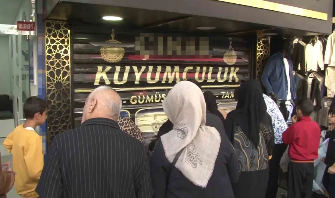 İstanbul’un Bahçelievler ilçesinde bir kuyumcu, yatırım amacıyla çevresinden topladığı altınlarla