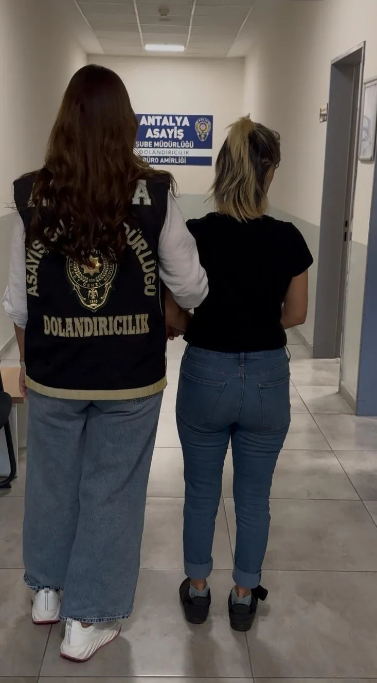 Antalya’nın Kepez ilçesinde kuyumcuya sahte altın satmaya çalışan kadın, polis