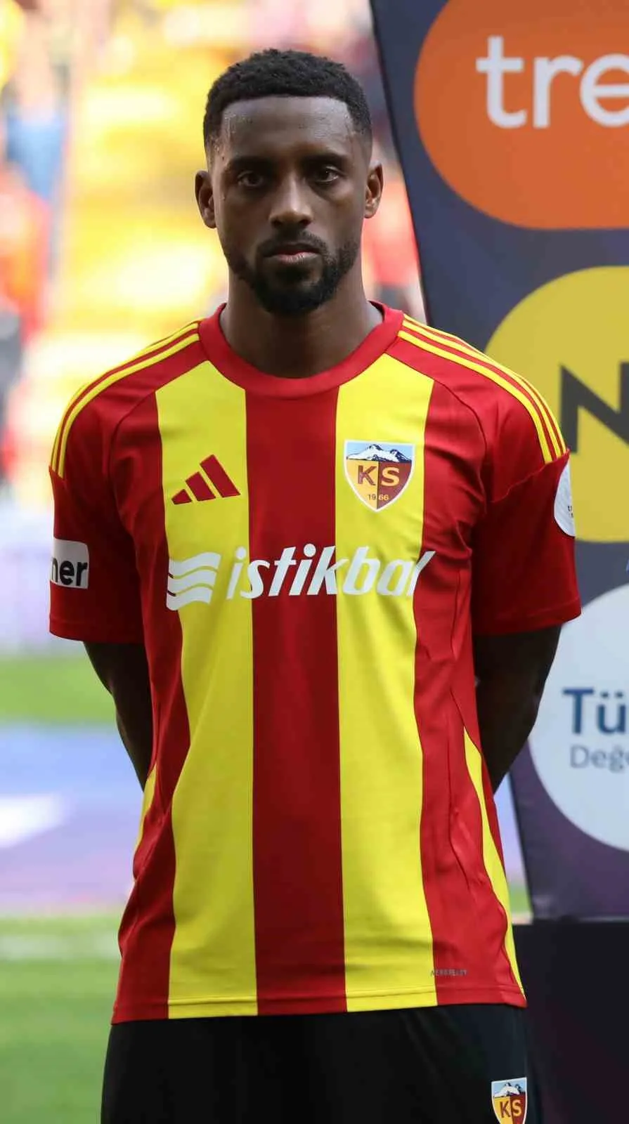 Kayserispor’un sol bek oyuncusu Lionel Carole, Samsunspor maçında sarı kart
