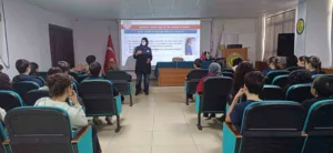Aydın Lisesi’nde öğrencilere, İl Sağlık Müdürlüğü’nden gelen uzman ekip tarafından