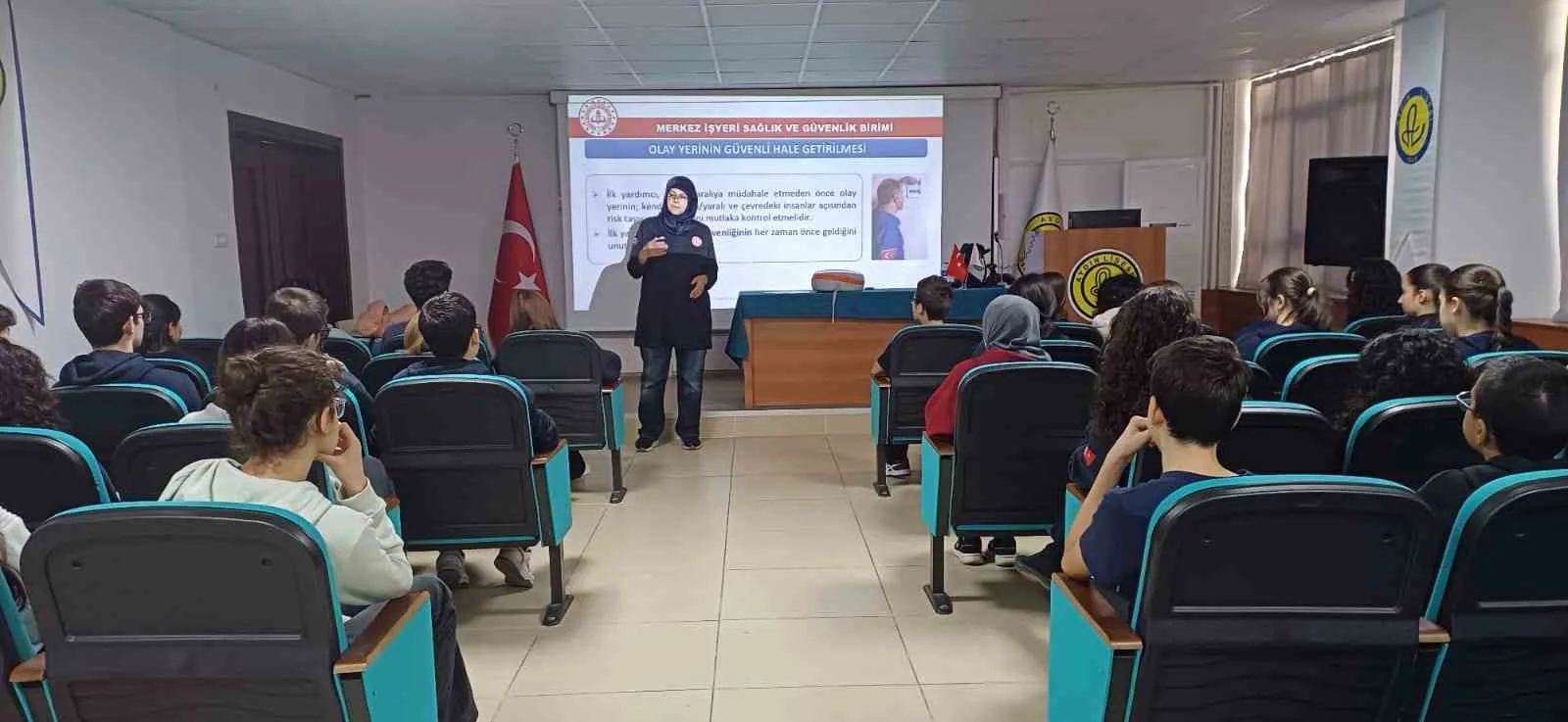 Aydın Lisesi’nde öğrencilere, İl Sağlık Müdürlüğü’nden gelen uzman ekip tarafından