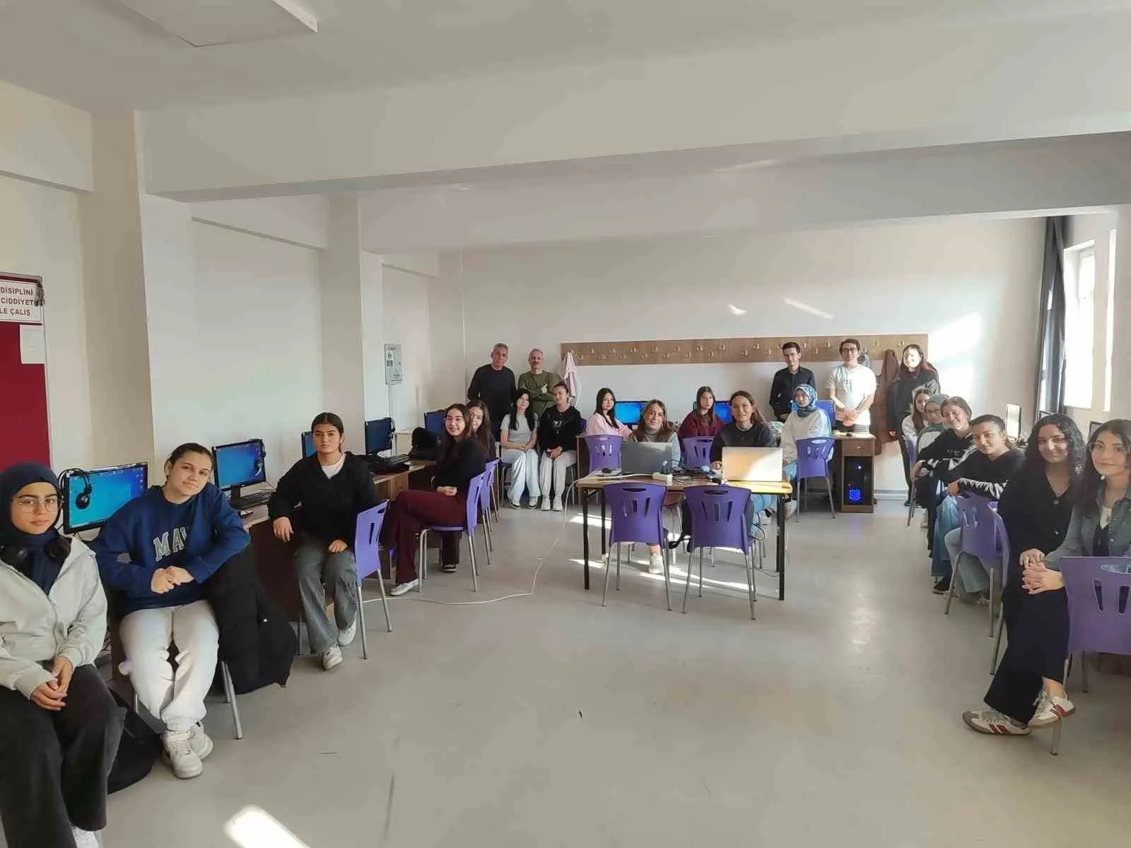 Afyonkarahisar Zübeyde Hanım Kız Mesleki ve Anadolu Lisesinde, Halk Eğitimi