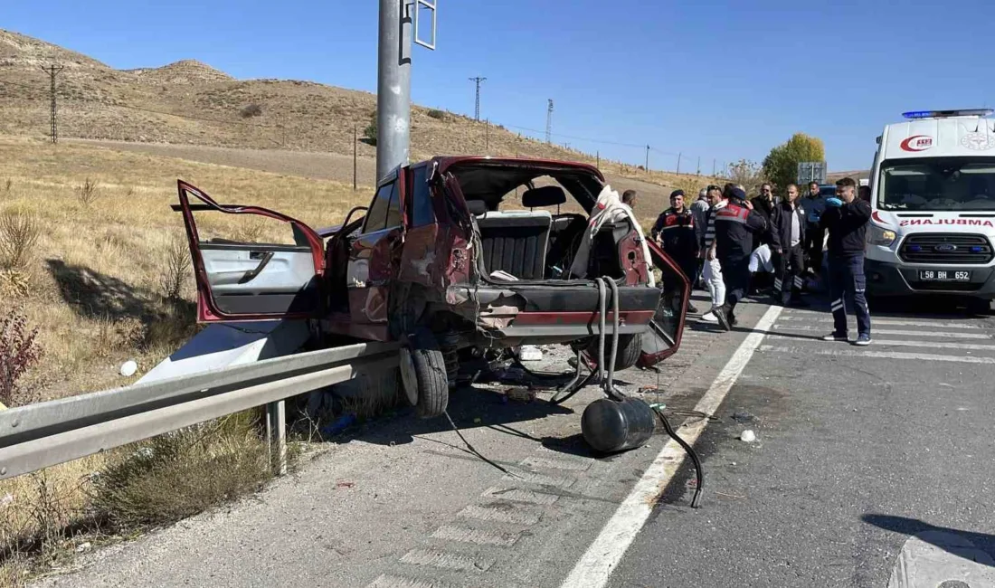 Sivas’ta meydana gelen trafik kazasında yerinden fırlayan LPG tankının patlamaması