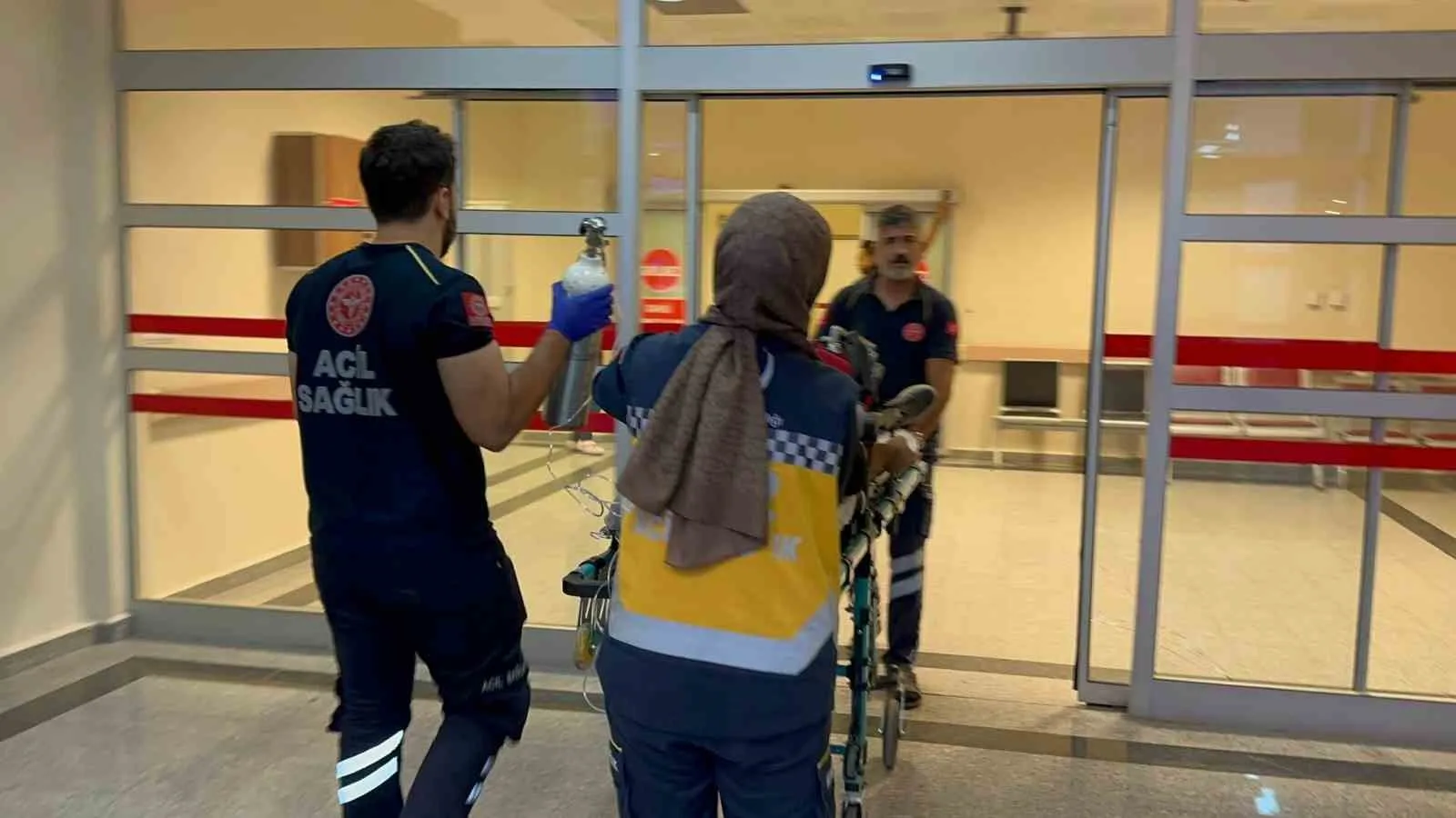 Adıyaman’da, madde kullandığı iddiasıyla hastaneye kaldırılan bir genç yaşam savaşı