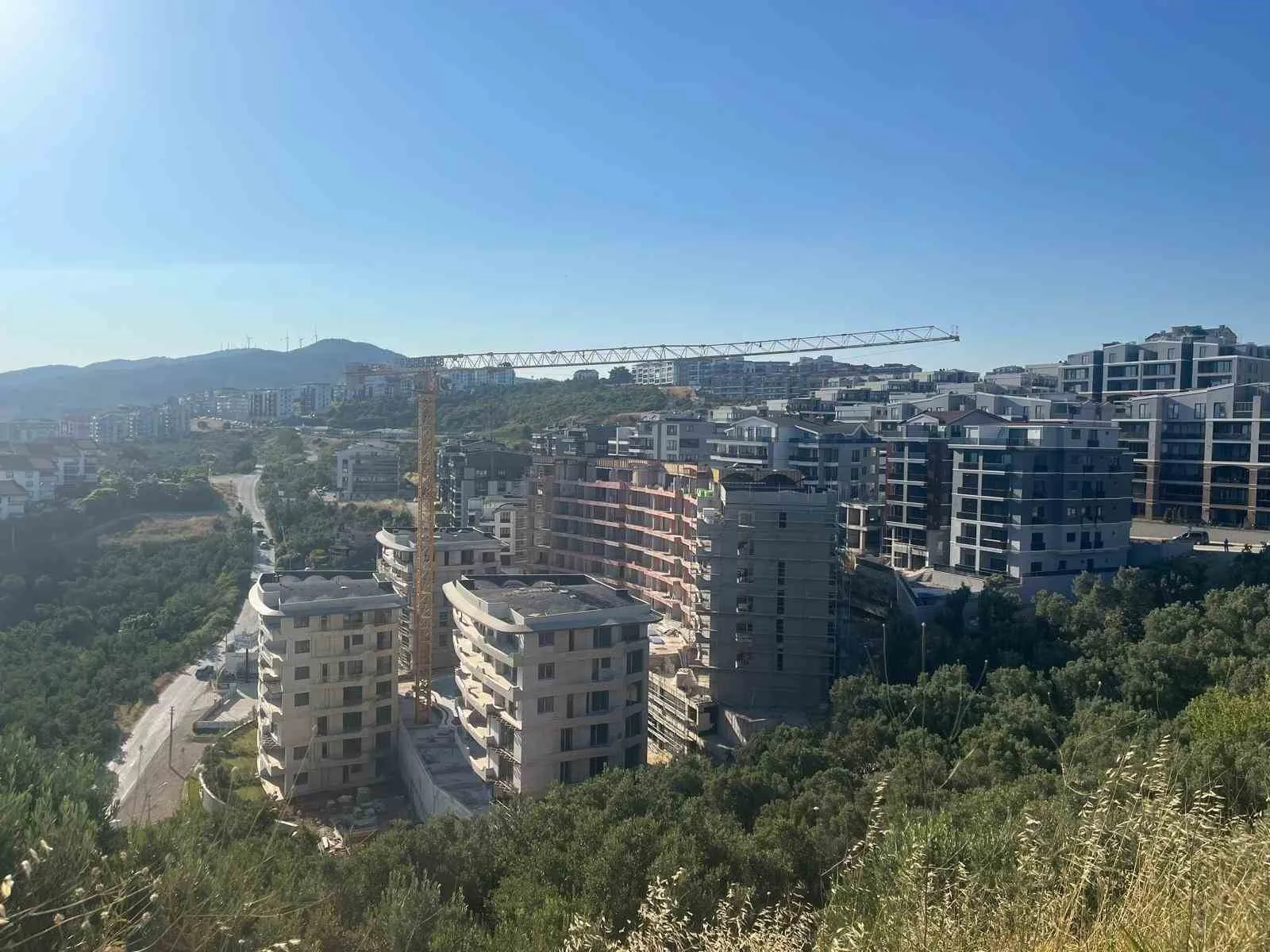 Bursa’nın Mudanya ilçesinde yargı kararına rağmen durdurulmayan inşaat, vatandaşları isyan