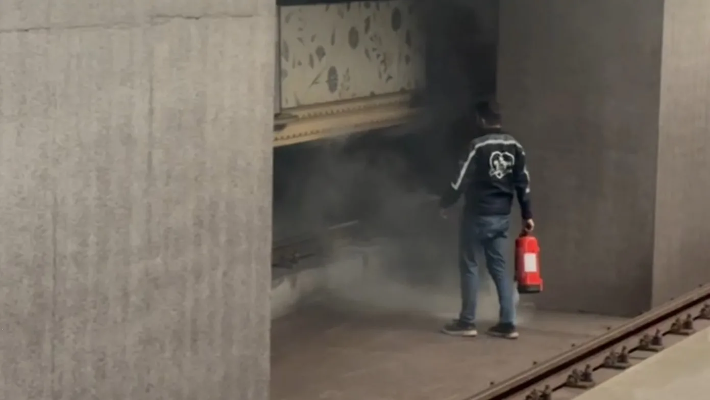 İstanbul’un Bağcılar ilçesinde Bakırköy-Kayaşehir Metro hattında sefer yapan metronun fren