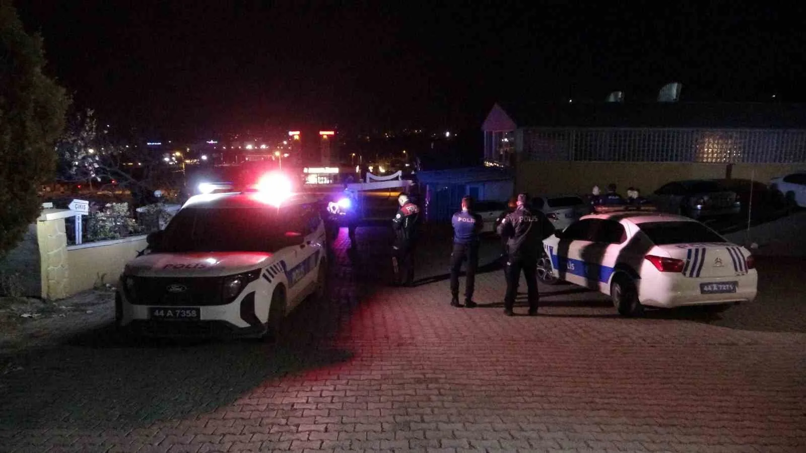 Malatya’da bir düğün salonunda arkadaş grubu arasında çıkan silahlı kavgada