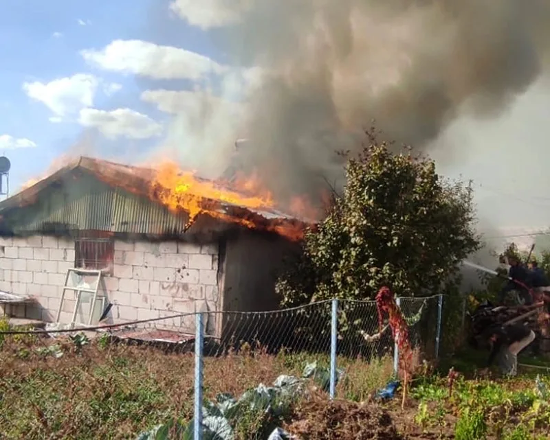 Malatya’nın Doğanşehir ilçesinde müstakil bir evde çıkan yangın paniğe neden