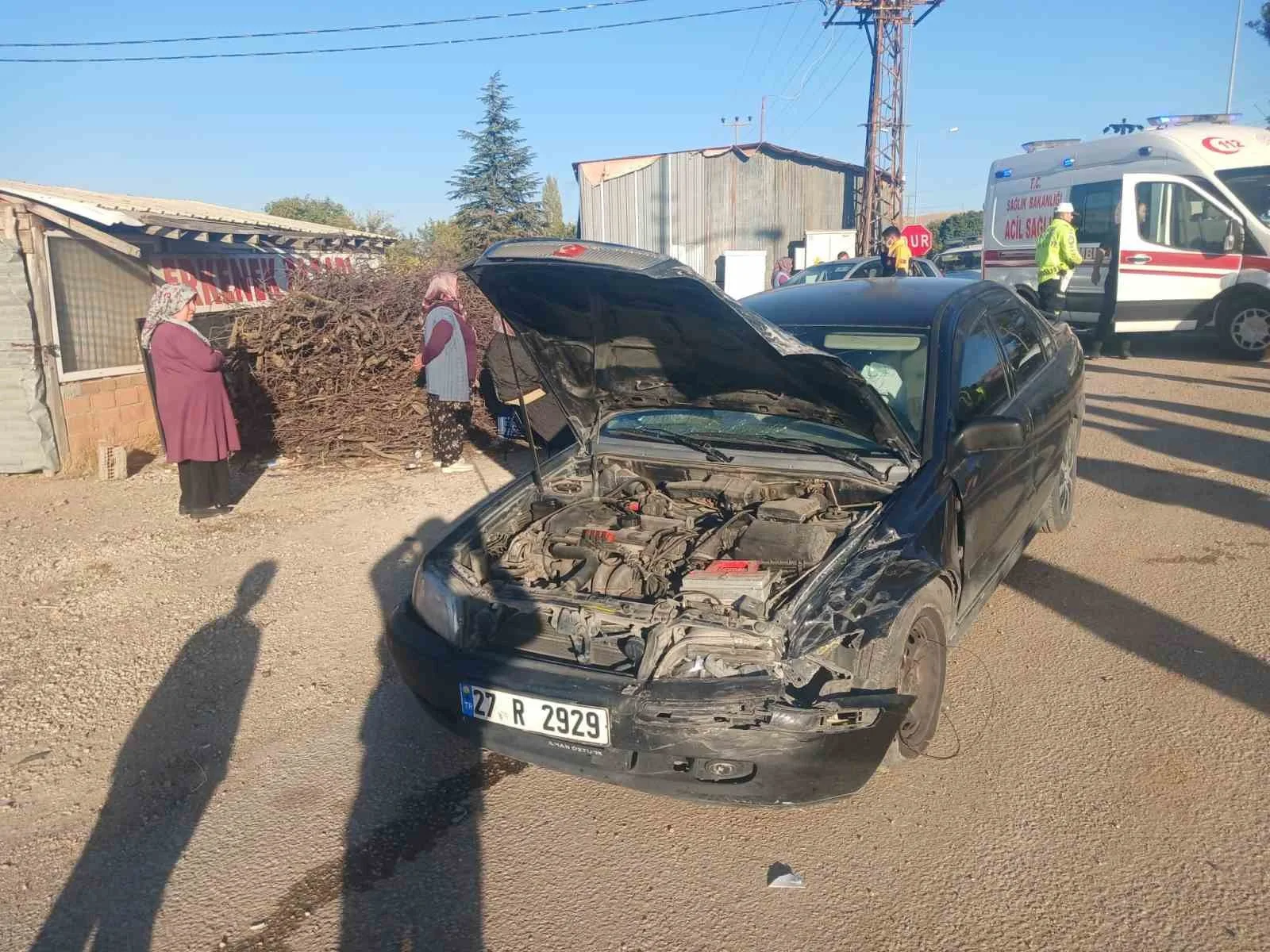 Malatya’nın Doğanşehir ilçesinde otomobil ile minibüsün karıştığı trafik kazasında 4