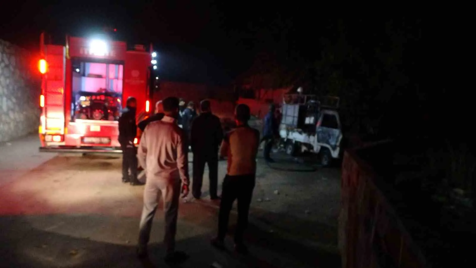 Malatya’nın Yeşilyurt ilçesinde park halinde bulunan bir araçta çıkan yangın